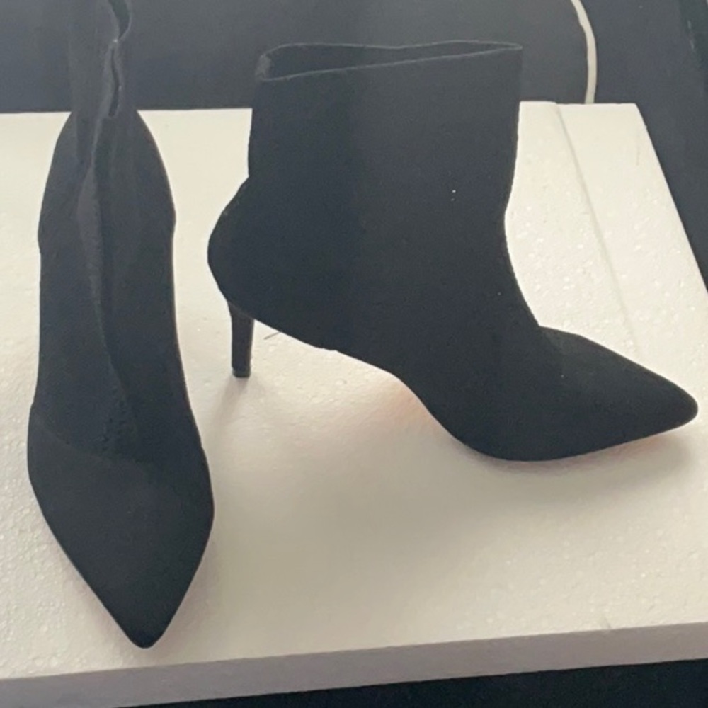 Catherine Malandrino Black Heeled Boots with Sleek Design